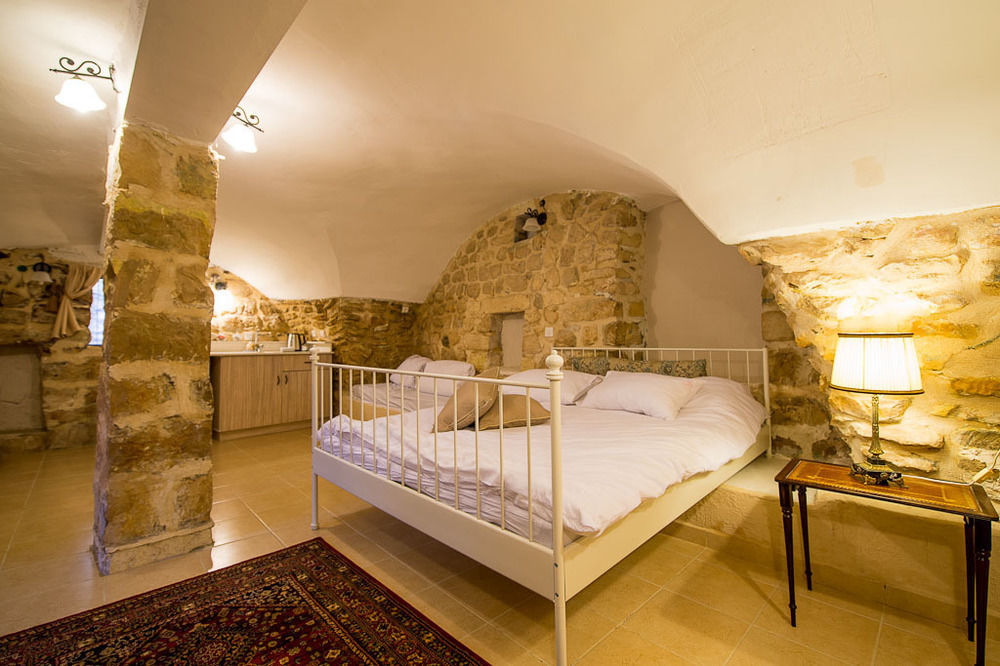 Hotel Avney Hahoshen Safed Esterno foto